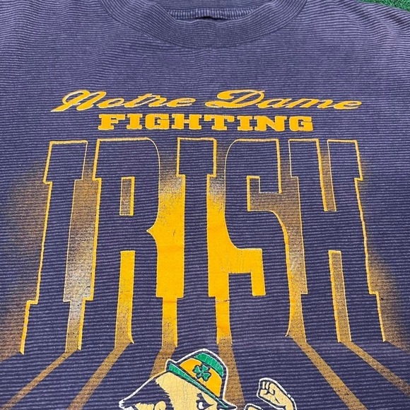 Vintage 1980s Notre Dame Fighting Irish T-Shirt - Picture 4 of 7
